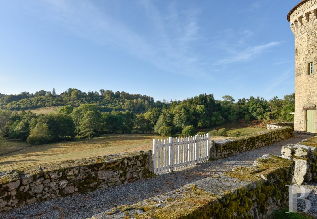 A 17th-century independent dwelling in the centre of a medieval stronghold in Limousin, in south-east Creuse near Aubusson - photo  n°3